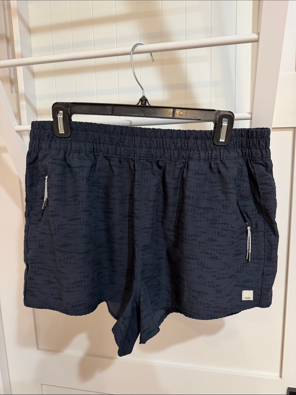 Vuori Navy Textured Elastic-Waist Athletic Shorts with Zip Pockets